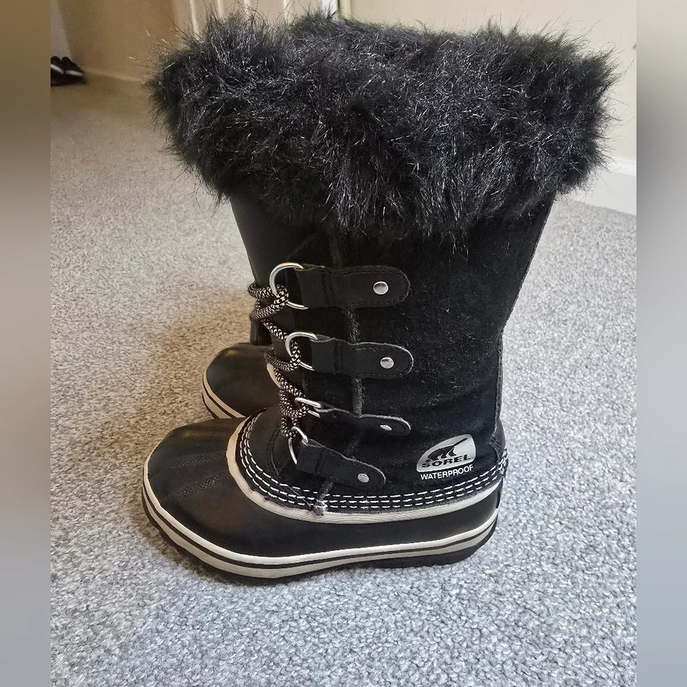 Sorel Joan Of Arctic Youth Waterproof Winter Boots Faux Suede Faux Fur Lace Up
